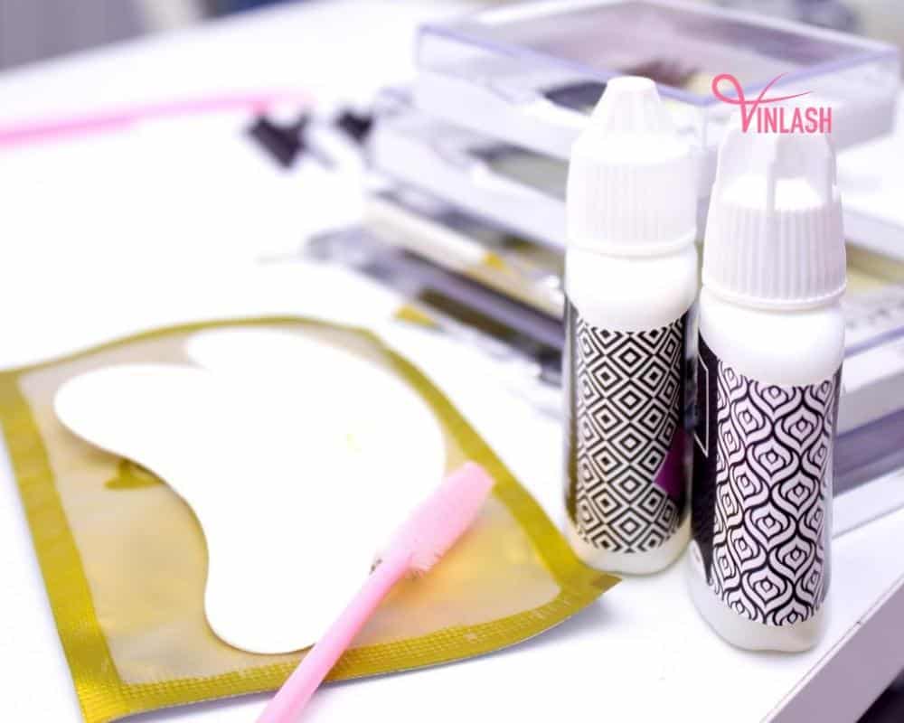 considerations-for-lash-businesses-on-sourcing-eyelash-extension-glue-wholesale-6