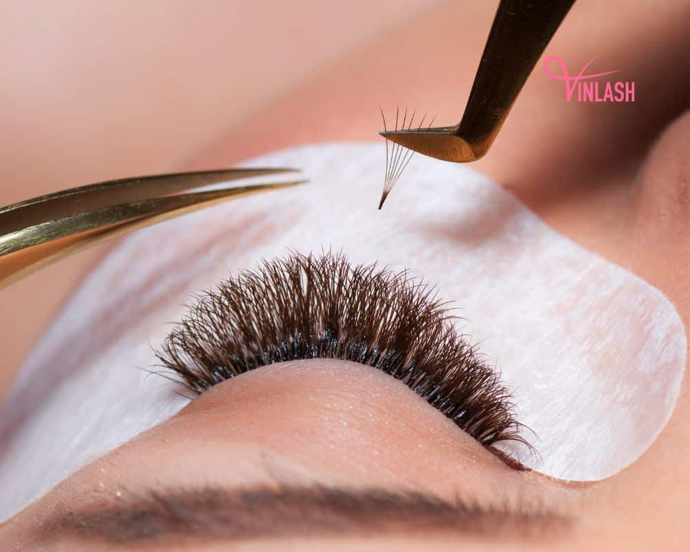 identify-a-reliable-eyelash-extension-tweezer-manufacturer-for-your-lash-business-3