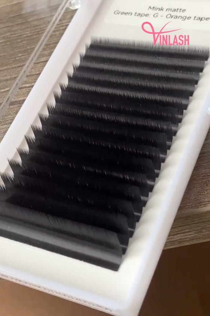 why-are-matte-black-lash-extensions-the-ideal-choice-2