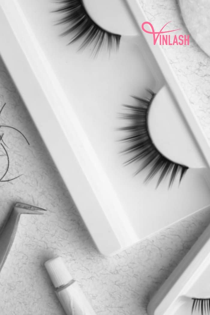 information-need-to-know-if-purchasing-kiss-eyelash-glue-wholesale-5