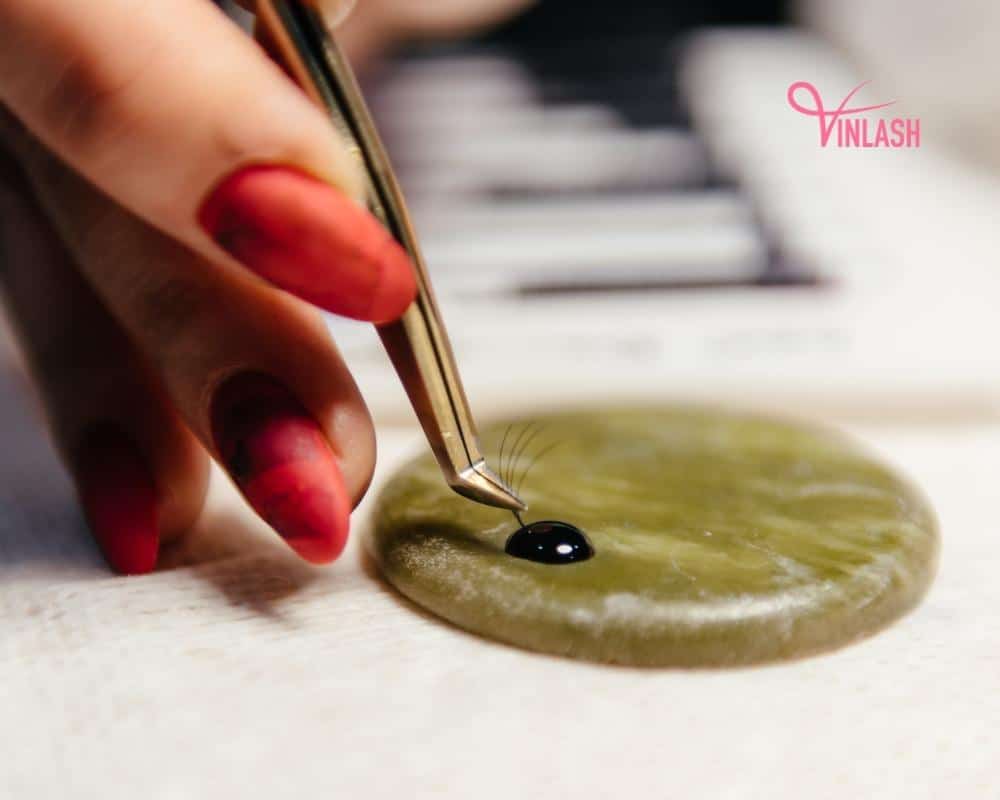come-to-a-decision-about-what-korean-eyelash-glue-manufacturer-to-choose-4