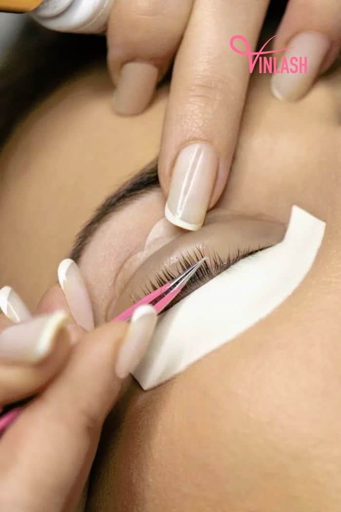 how-to-become-a-lash-tech-in-florida-requirements-and-success-tips-4
