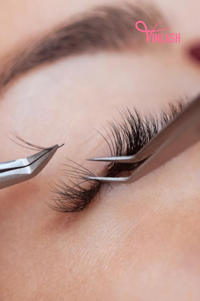 obtain-the-tweezers-of-your-choice-from-a-favored-lash-tweezer-vendor-4