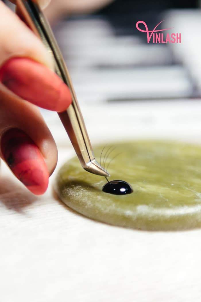 misconceptions-about-lash-glue-and-how-to-choose-a-trustworthy-lash-glue-vendor-7