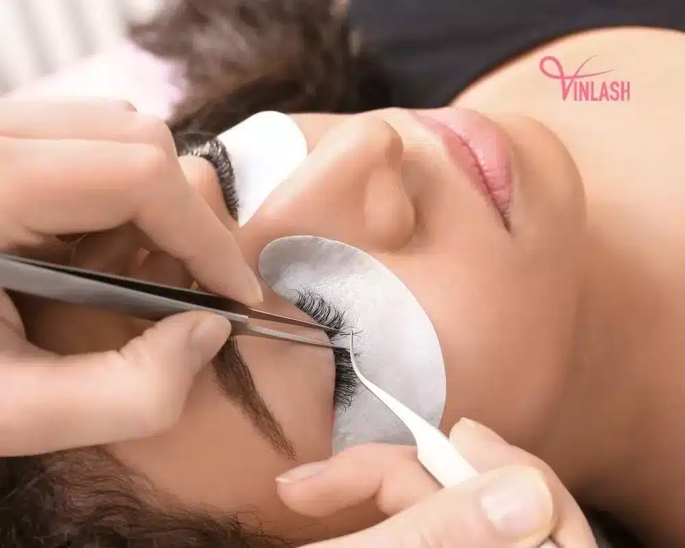 the-comprehensive-guide-to-purchasing-eyelash-extension-tweezers-wholesale-7