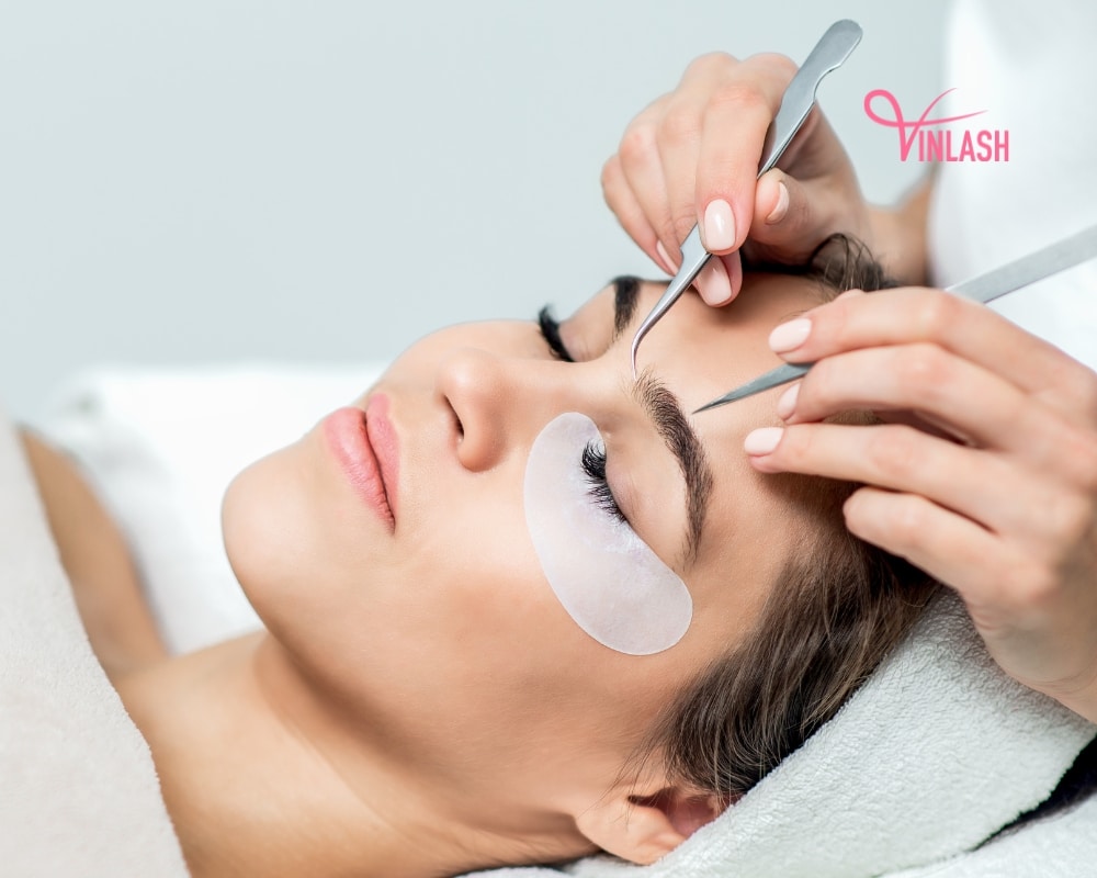 tips-on-choosing-a-reliable-lash-extension-glue-manufacturer-5