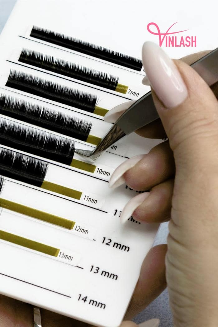 an-expert-guide-to-get-eyelash-extensions-for-older-ladies-4
