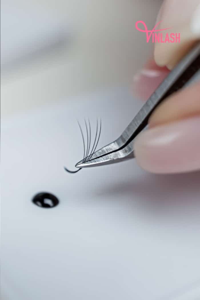 misconceptions-about-lash-glue-and-how-to-choose-a-trustworthy-lash-glue-vendor-9