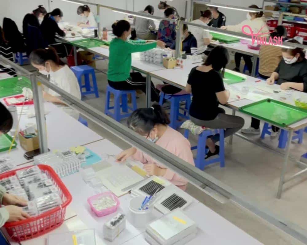 considerations-for-lash-businesses-on-sourcing-eyelash-extension-glue-wholesale-9