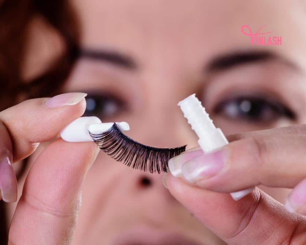 come-to-a-decision-about-what-korean-eyelash-glue-manufacturer-to-choose-3
