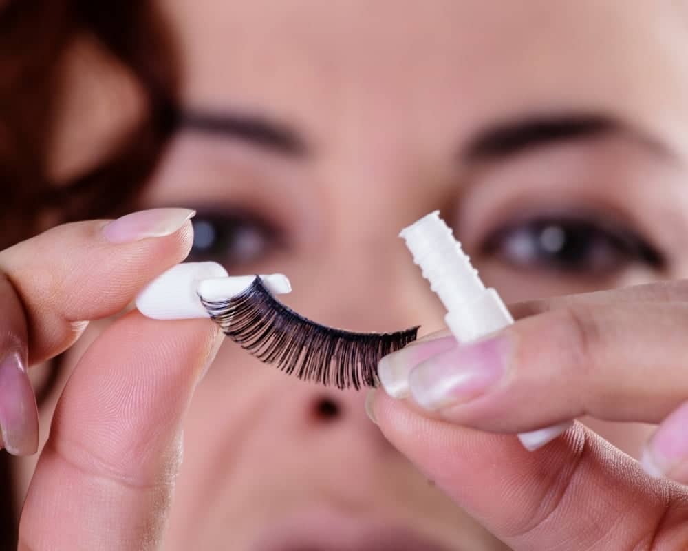 how-to-remove-eyelash-extensions-after-heavy-makeup