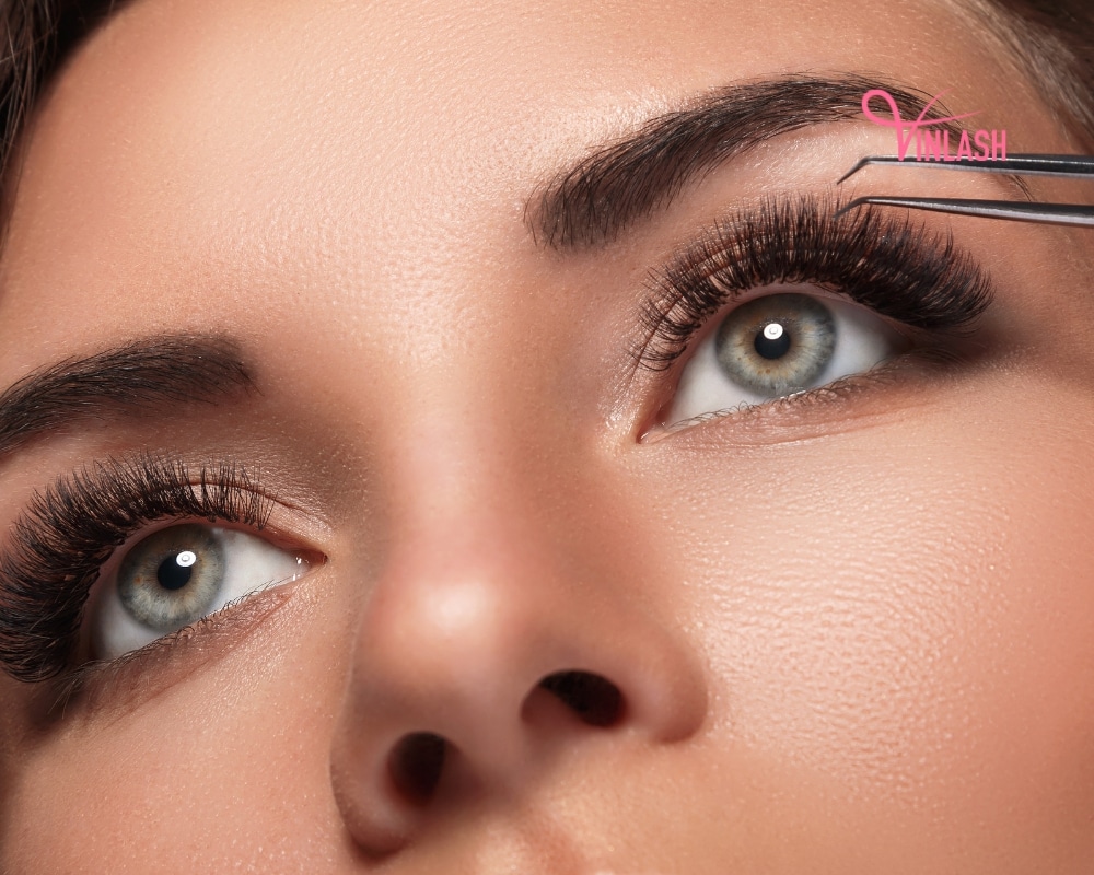 the-complete-guide-to-professional-eyelash-extension-supplies-for-lash-business-7