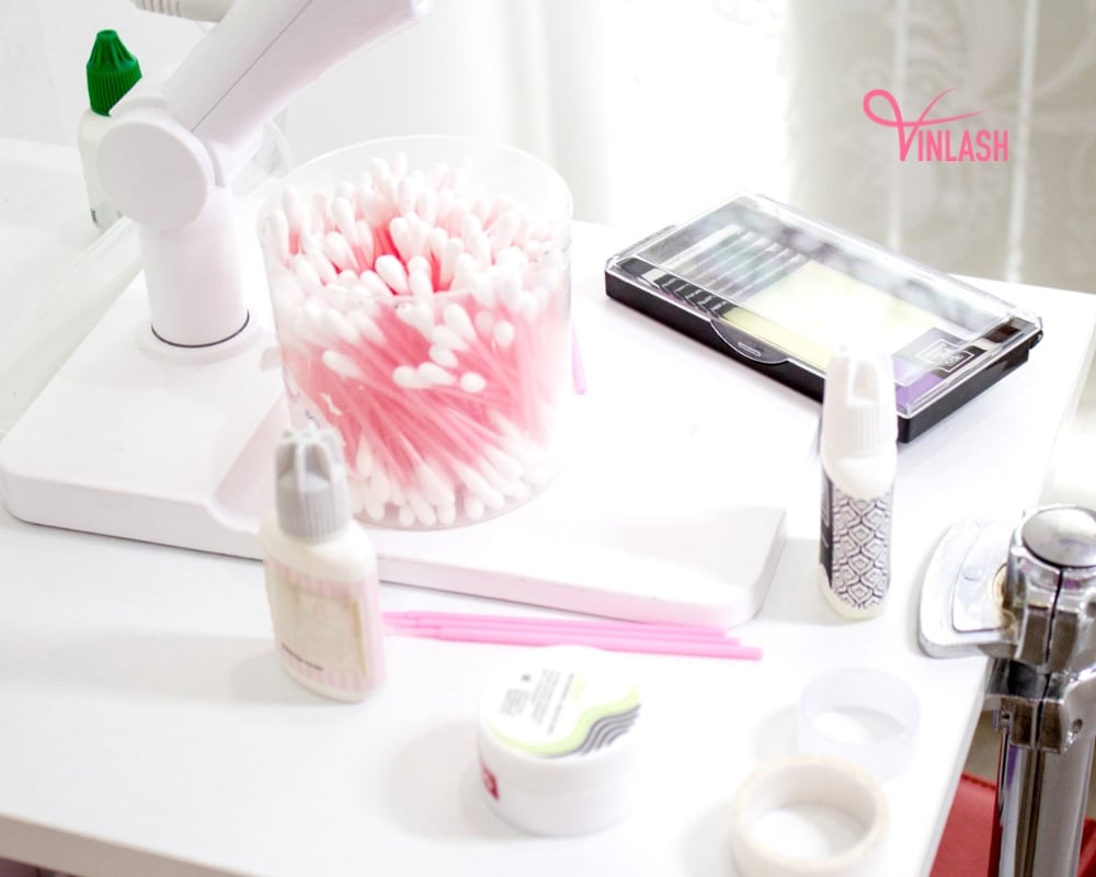 tips-on-choosing-a-reliable-lash-extension-glue-manufacturer-3