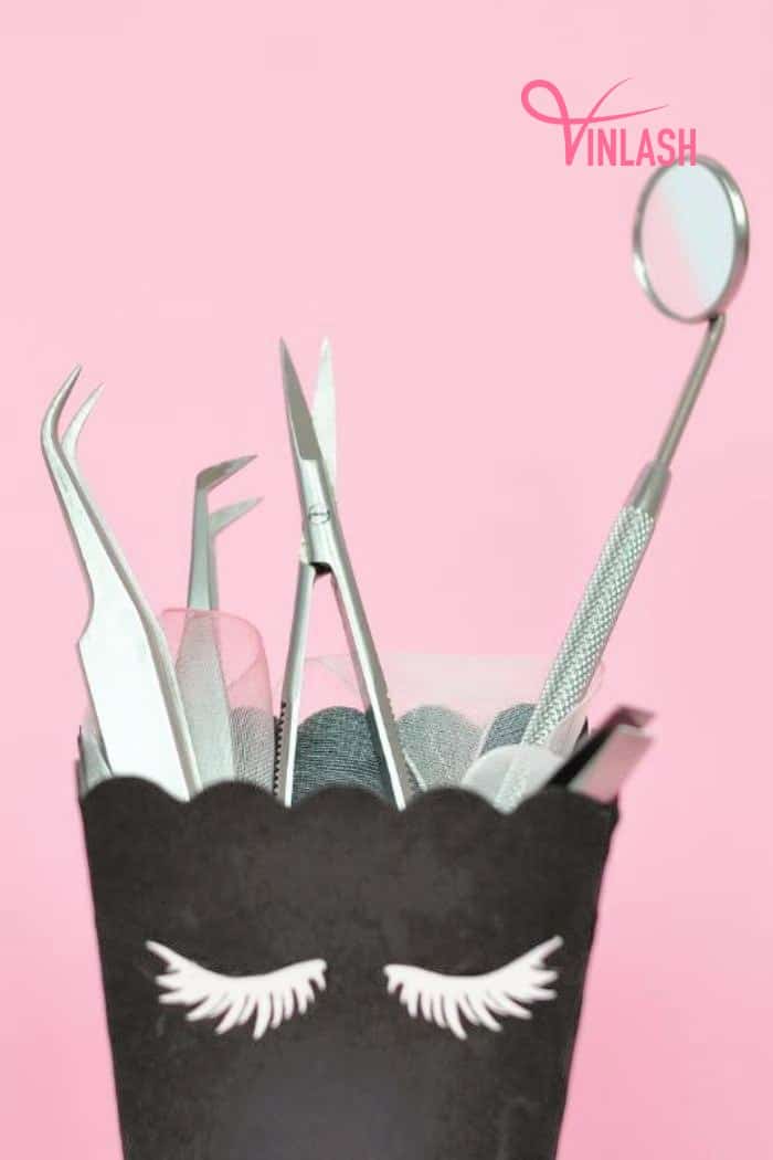 an-expert-guide-to-get-eyelash-extensions-for-older-ladies-7